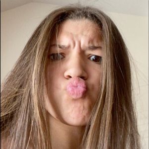 Meet your Posher, Ambria